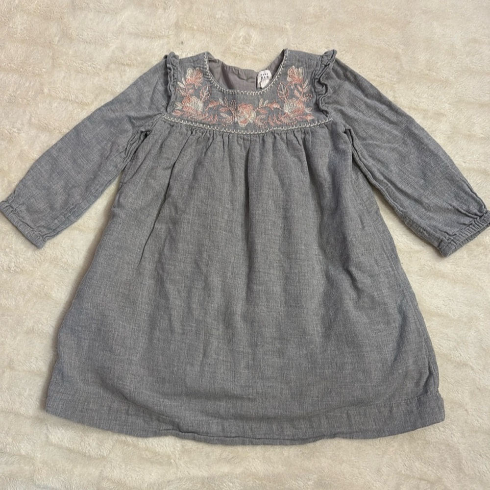 GAP dress with embroidered detail (4T)